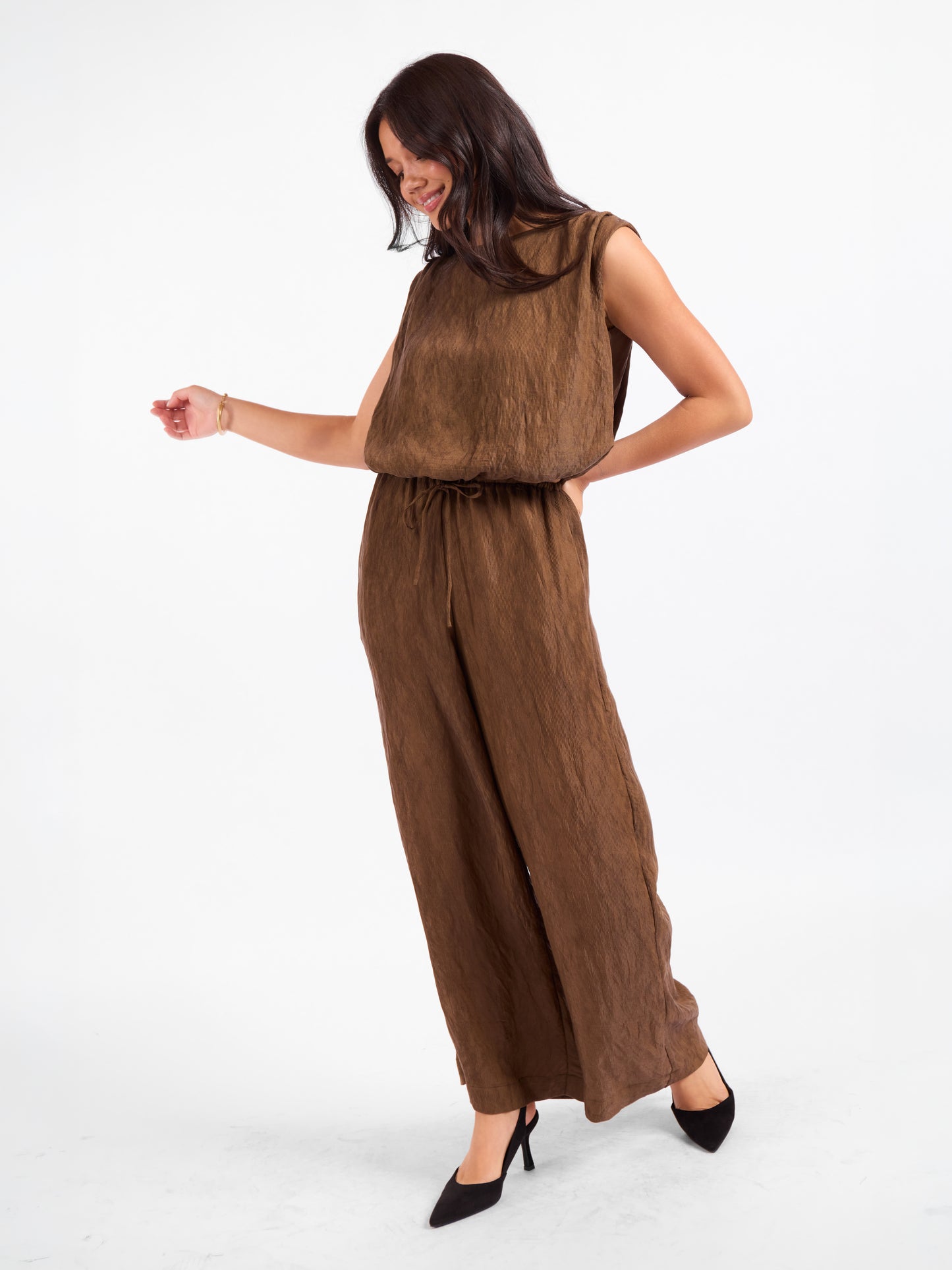 Sepia Sky Pants in Bronze Olive - mood image
